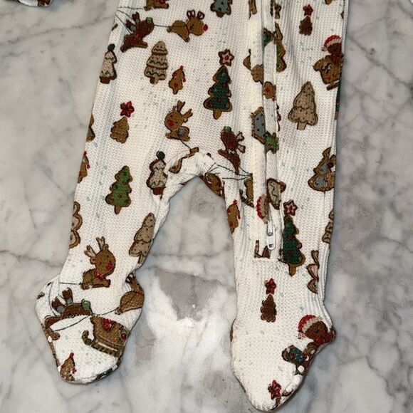 NWT Angel Dear Festive White Onesie with Tree, Reindeer and Cookies - Picture 6 of 8